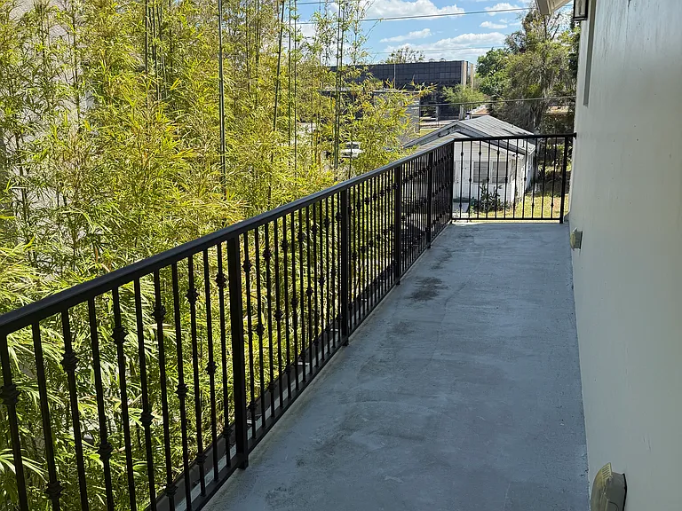 439 W Comstock Ave — Photo 24