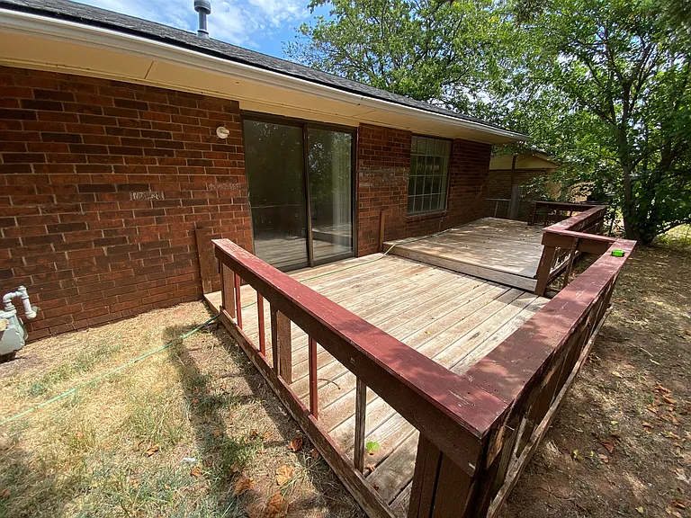 1001 E Knapp Ave — Photo 9