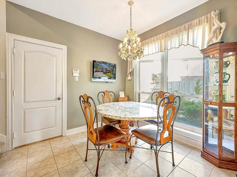 1639 Lakeside Enclave Dr — Photo 19