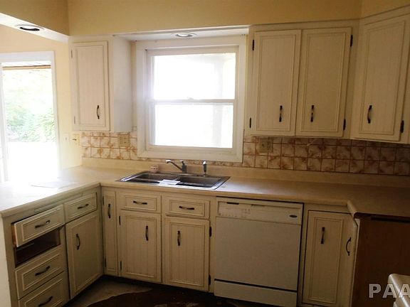 5th image of 925 W Shorewood Ct