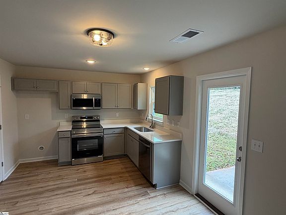 3rd image of 311 Johnson St