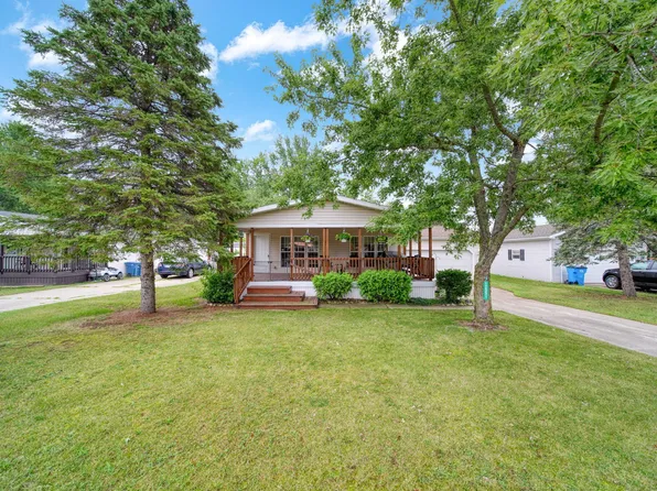 12551 Sheffield Dr, Somerset Center, MI 49282
