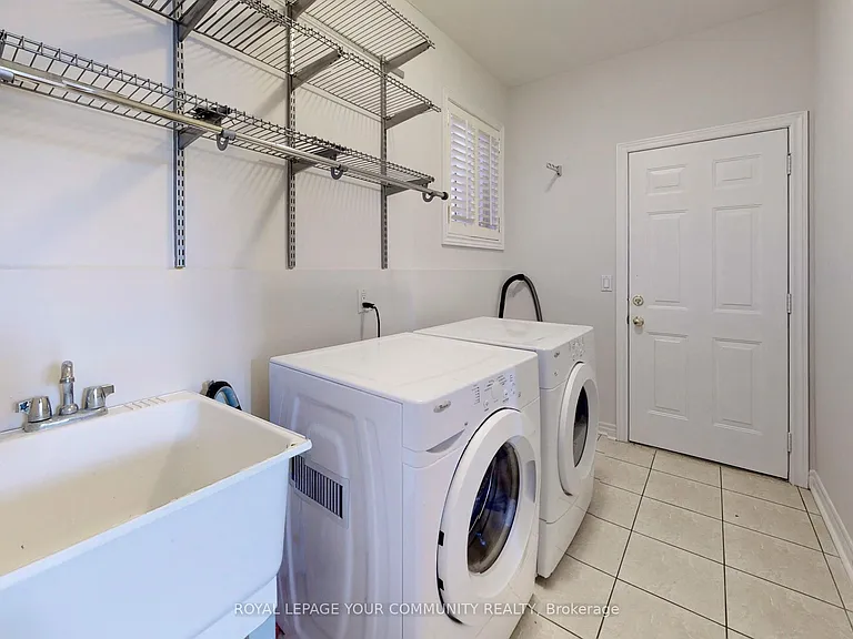 39 Lark Cres — Photo 13