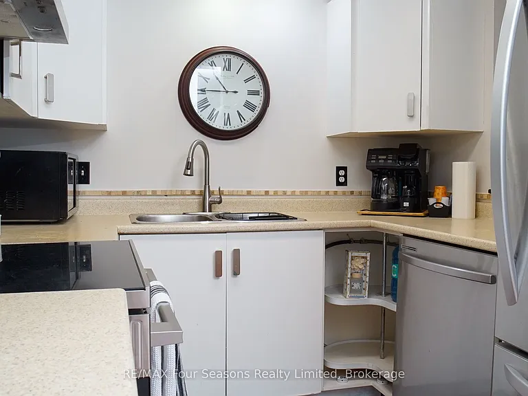 4 Trafalgar Rd #4 — Photo 12