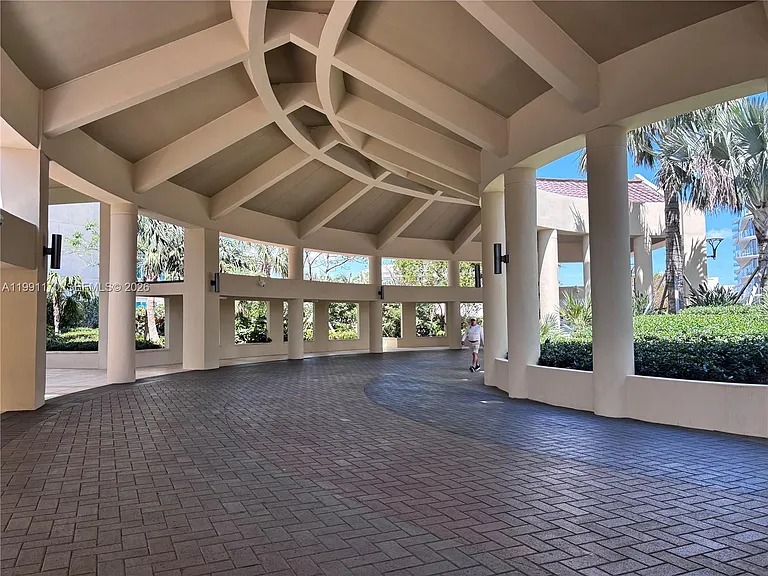 400 S Pointe Dr #408 — Photo 15