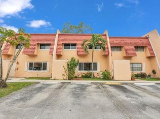 6 Spinning Wheel Ln, Tamarac, FL 33319