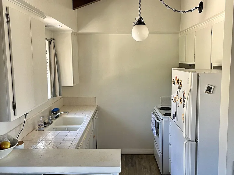 890 Peninsula St #4 — Photo 6