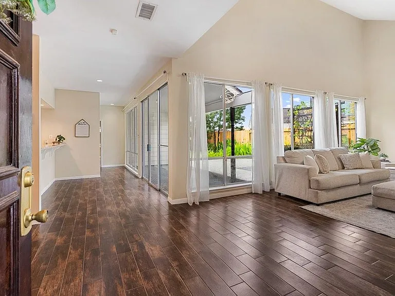 11423 Wickersham Ln — Photo 8