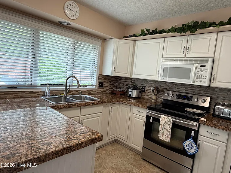 32 Martin Dr #A — Photo 4