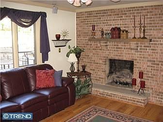 5th image of 215 Gale Ln