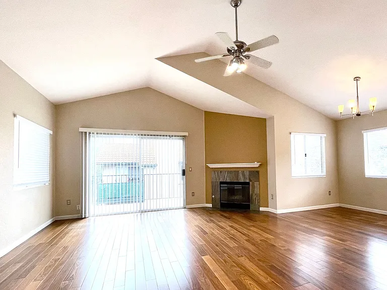 11329 Avenida De Los Lobos #G — Photo 4