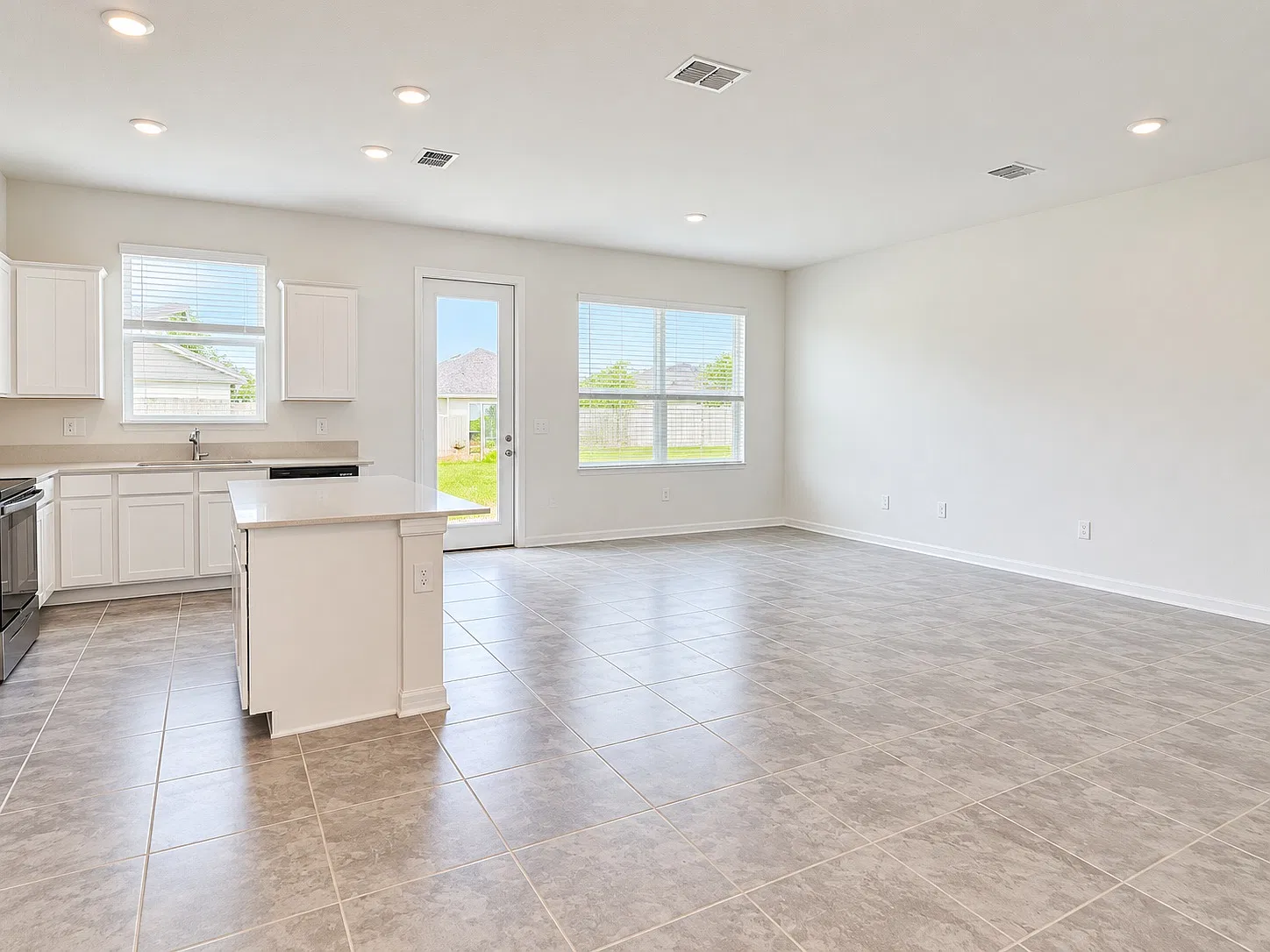 3 bed, 2.5 bath, 1864 sqft, $2,350 — Photo 4