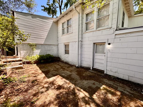 572 1/2 S Crescent Ave, Independence, MO 64053