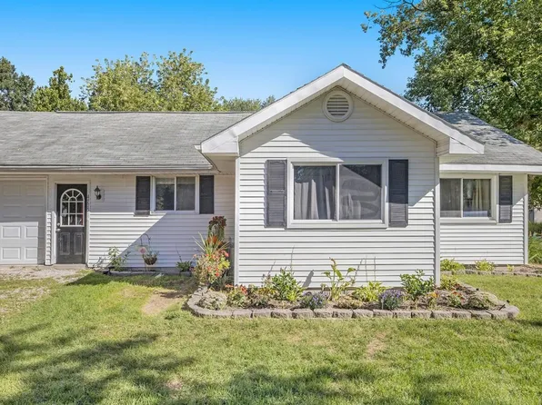 4775 Downing Dr, Pinckney, MI 48169