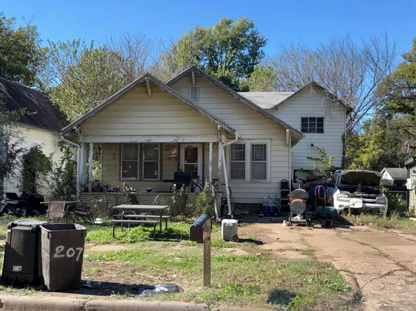 207 Michigan St, Winfield, KS 67156