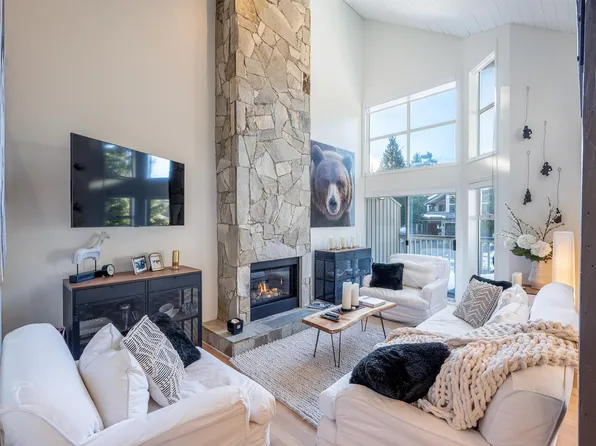 2219 Aspen Dr, Whistler, BC V8E 0A6