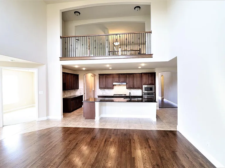 5070 Kerstyn Dr — Photo 11