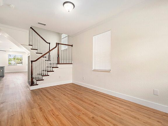 4th image of 2622 W Horatio St