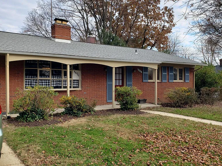 2 car driveway. Front porch.