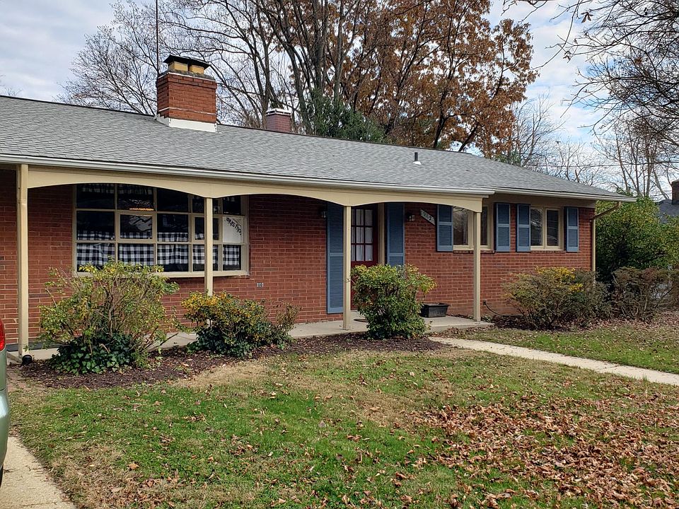 2 car driveway. Front porch.