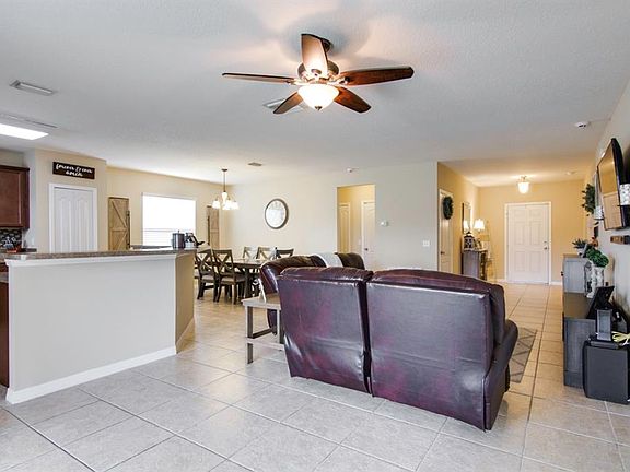 3rd image of 6779 Glenbrook Dr