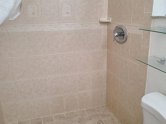 3rd image of 231 SW 15th St Unit 1