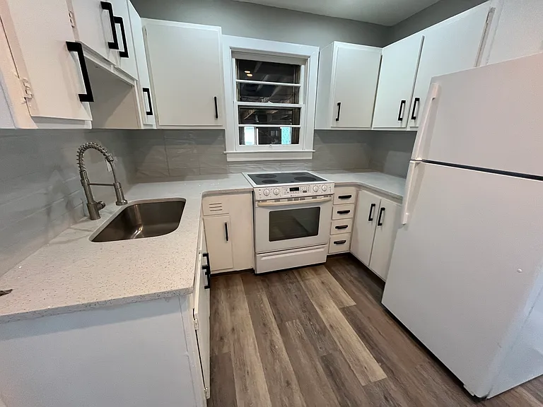 214 Somerset St — Photo 5