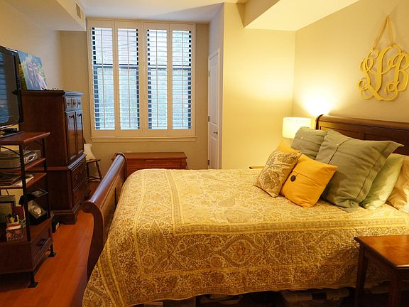 5th image of 1021 N Garfield St APT 232
