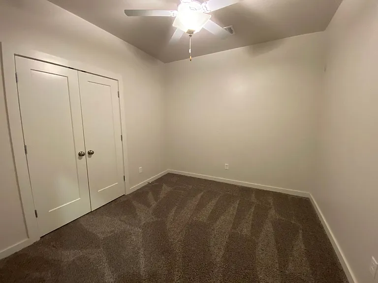 504 Martina Ln — Photo 31