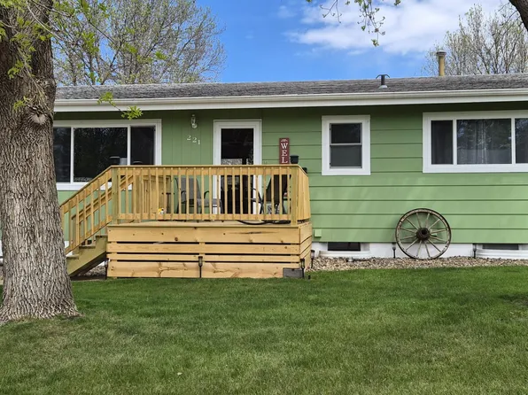 221 10th St E, Dickinson, ND 58601
