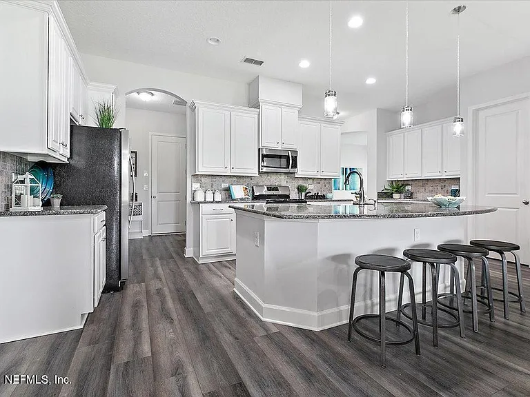 15 King Palm Ct — Photo 2