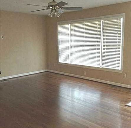 2nd image of 929 Hollywood Dr