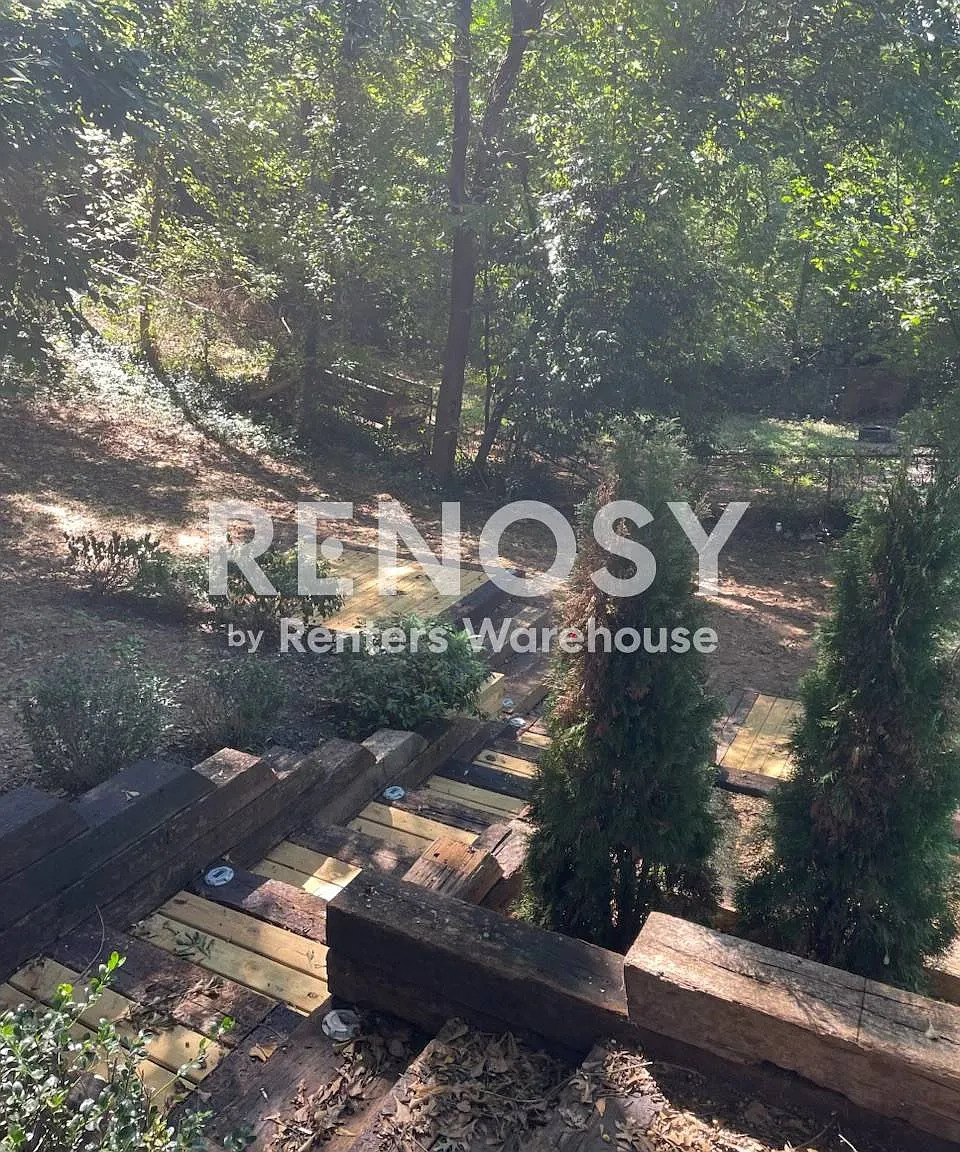 Charming and modern 4 Bedroom 2 Bath in the Heart of Atlanta! — Photo 4
