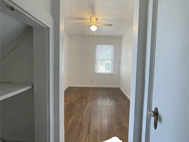 300 N 16th St — Photo 6
