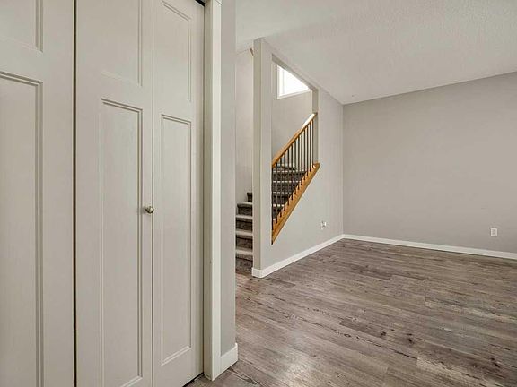 4th image of 146 S Silkstone Rd W