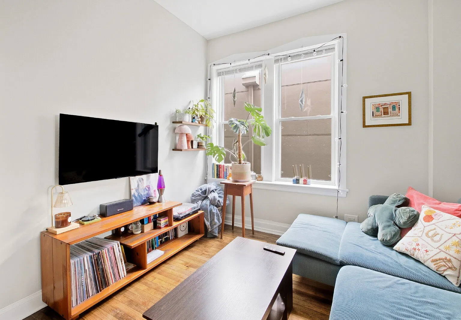 3 bed, 1.0 bath, 1400 sqft, $2,200 — Photo 4