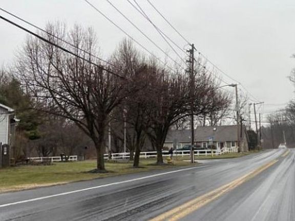 Exterior Neighborhood (street photo)