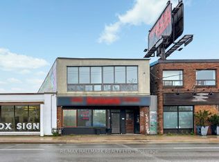 3631 Dundas St W, Toronto, ON M6S2T2