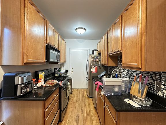 3rd image of 927 W Sunnyside Ave #S4