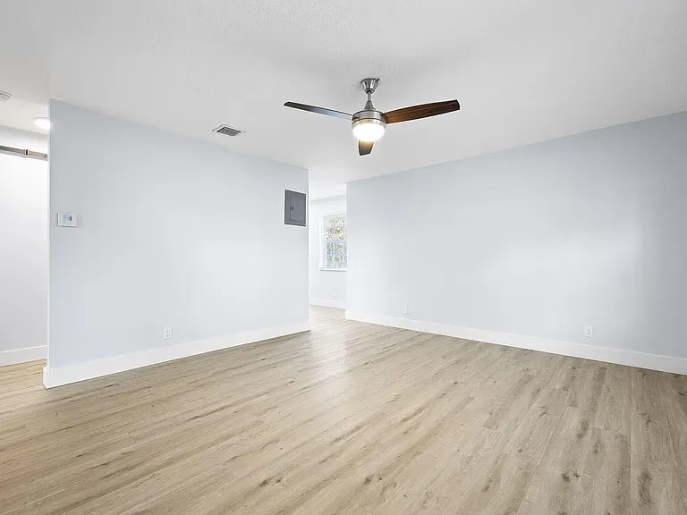 2500 NE 19th Ave #1 — Photo 20