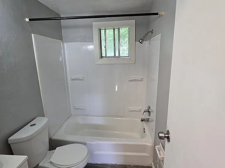 2103 Vantine St — Photo 5