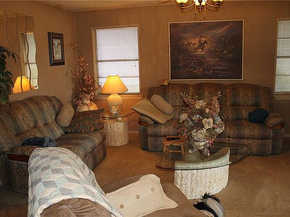 4th image of 12050 Elm Dr