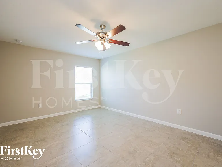 607 Lindbergh Way — Photo 10