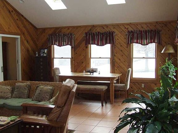 4th image of 1055 New London Dr