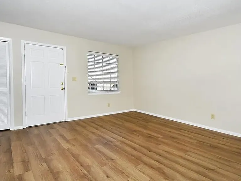 3812 Country Club Rd #I — Photo 8