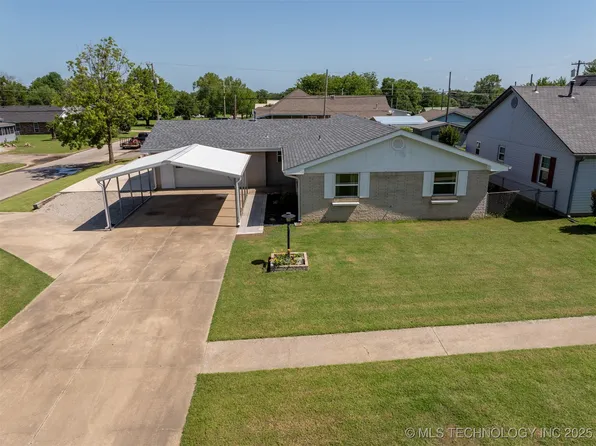 822 W Broadway St, Okemah, OK 74859