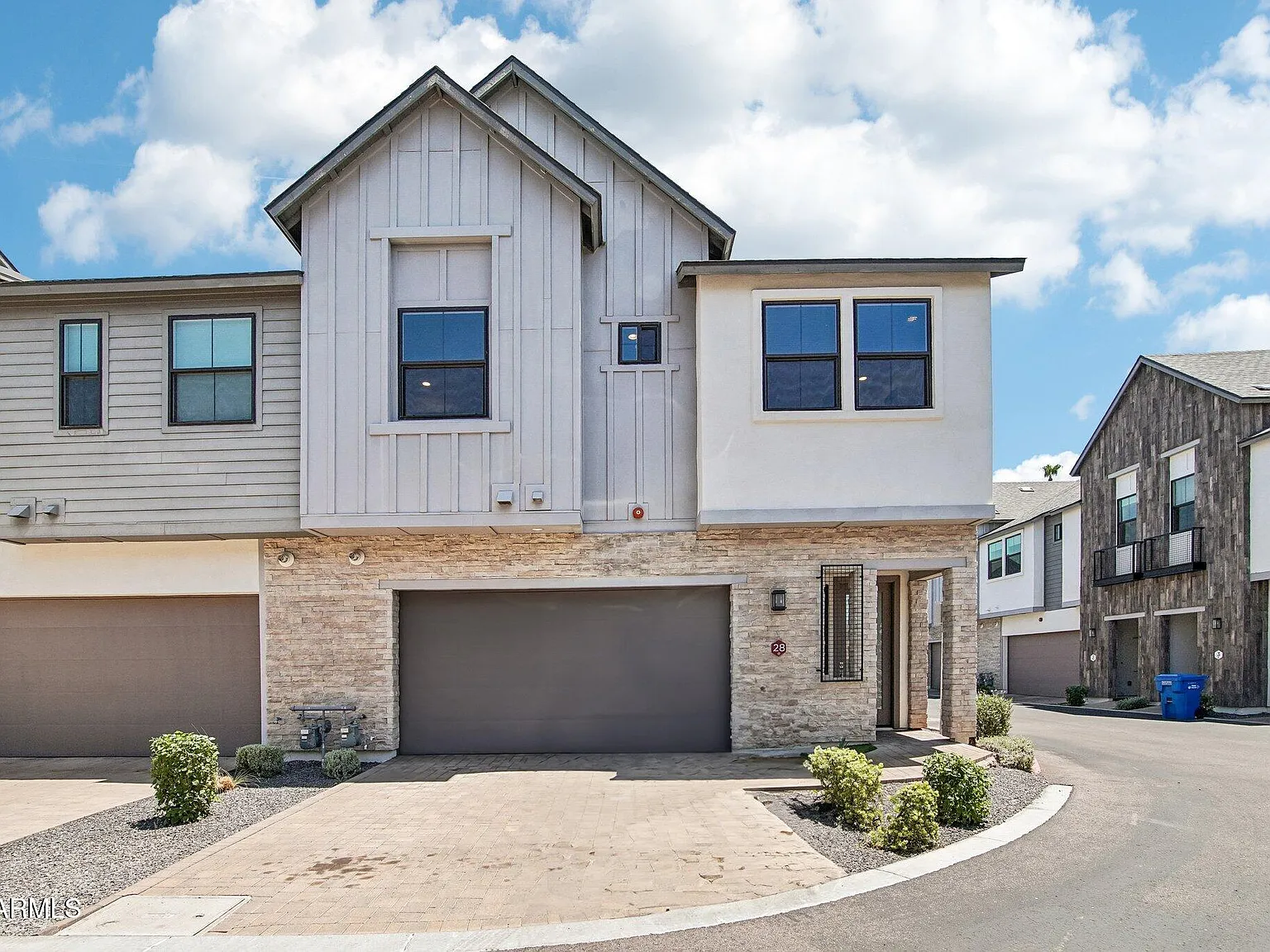 4 bed, 2.5 bath, 2196 sqft, $5,000 — Photo 1