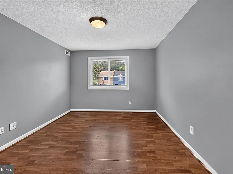 625 Chesapeake St SE #301 — Photo 9