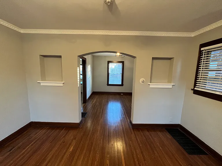 1687 King Ave — Photo 5