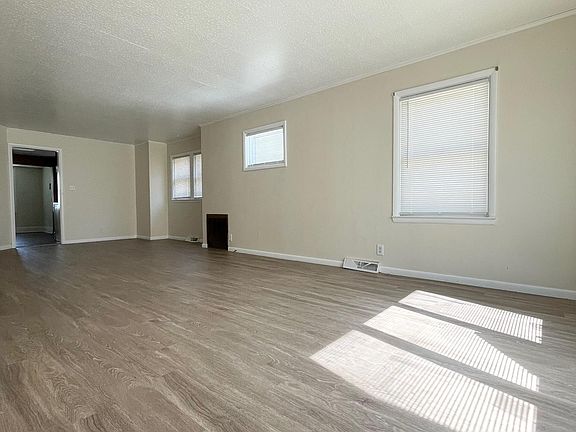 2nd image of 3953 Woodhaven Dr